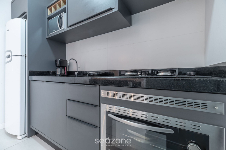Private kitchen 3, 2BR Apt w/ BBQ 300m From Beach Drl0207, Bombinhas