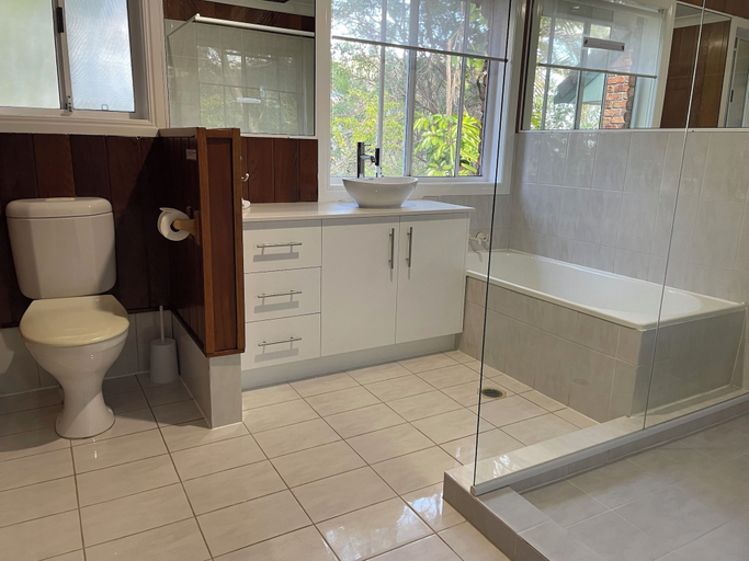 Bathroom 3, The Hillside Retreat-House, Tamborine Mountain