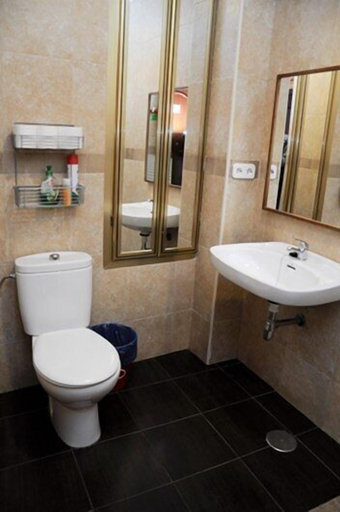 Bathroom 3, Triana Backpackers, Sevilla