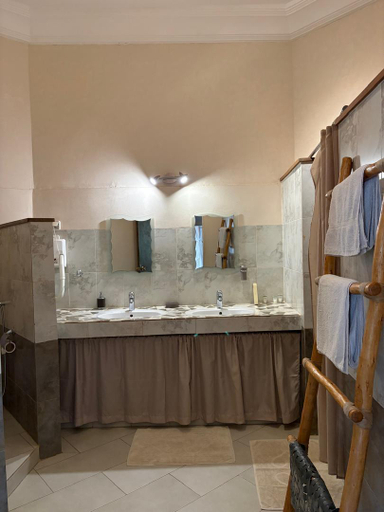 Bathroom 3, La maison de celine, Dakar