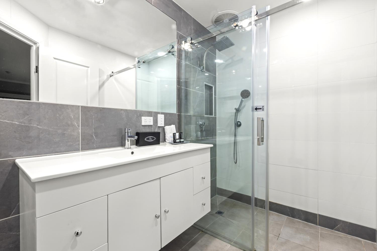 Bathroom 3, Best Western Melbourne Airport Motel and Convention, Melbourne
