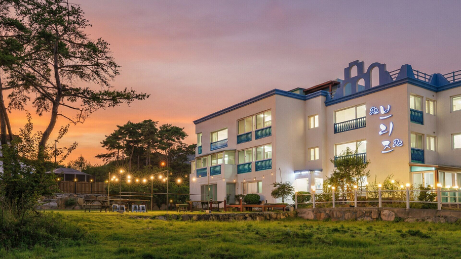 Exterior & Views 2, Gyeongju Breeze Spa Pension, Gyeongju