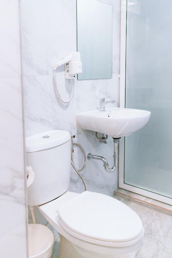 Bathroom 5, One Budget Hotel Lampang Phahonyothin, Muang Lampang