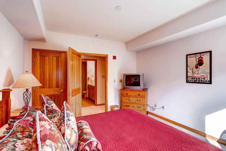 Bedroom 4, Gateway 5069, Summit