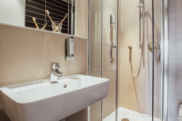 Bathroom 4, Garner Hotel Berlin – Charlottenburg by IHG, Berlin