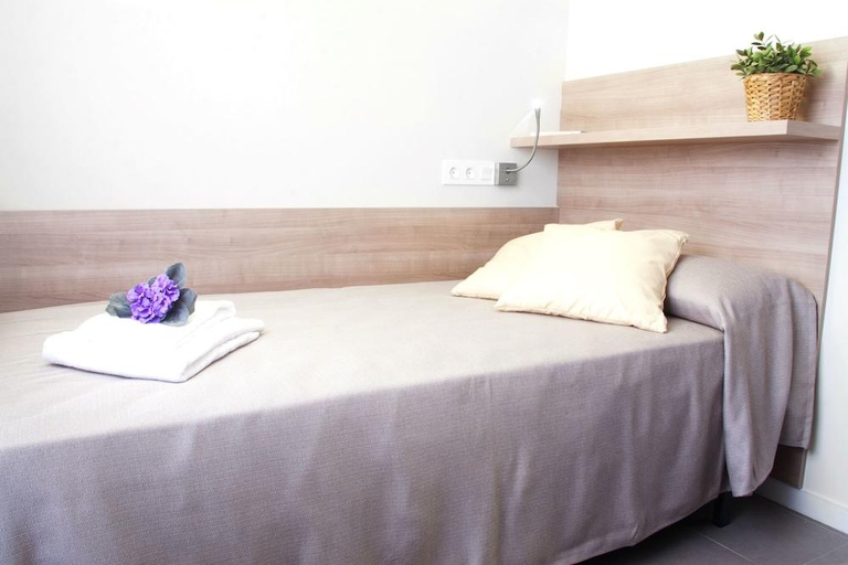 Bedroom 3, Colegio Mayor La Concepcion, Valencia