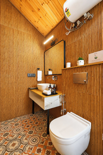 Bathroom 3, ELIVAAS Kosh Oakmere 5BHK Villa w Pool, Solan
