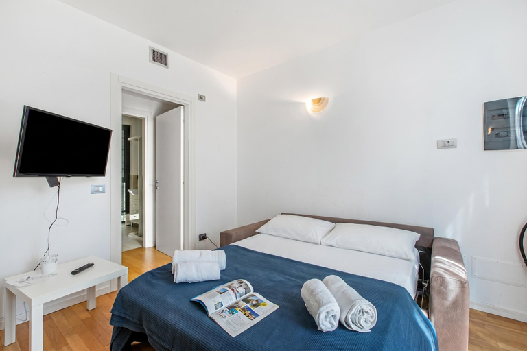 Room 4, Mediterranea Apartments, Savona