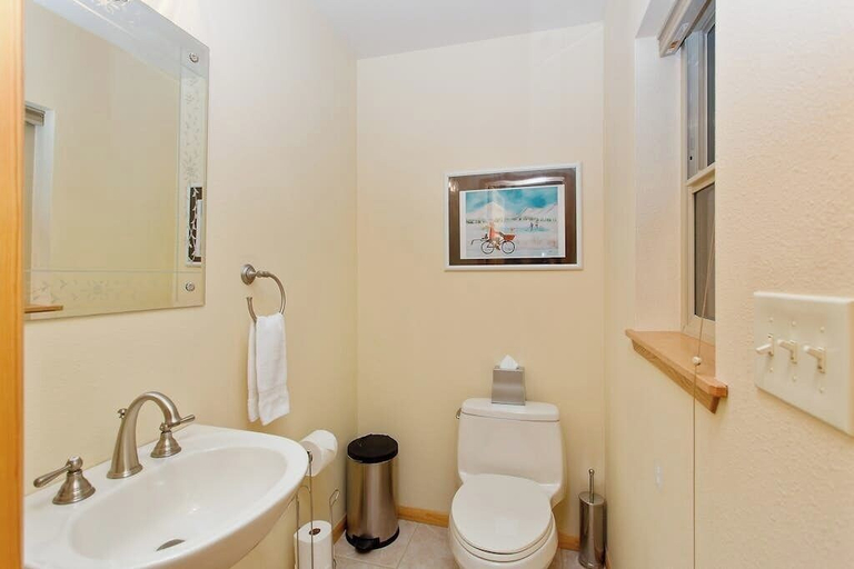 Interior 5, Contemporary Girdwood Townhome Across From Alyeska, Anchorage