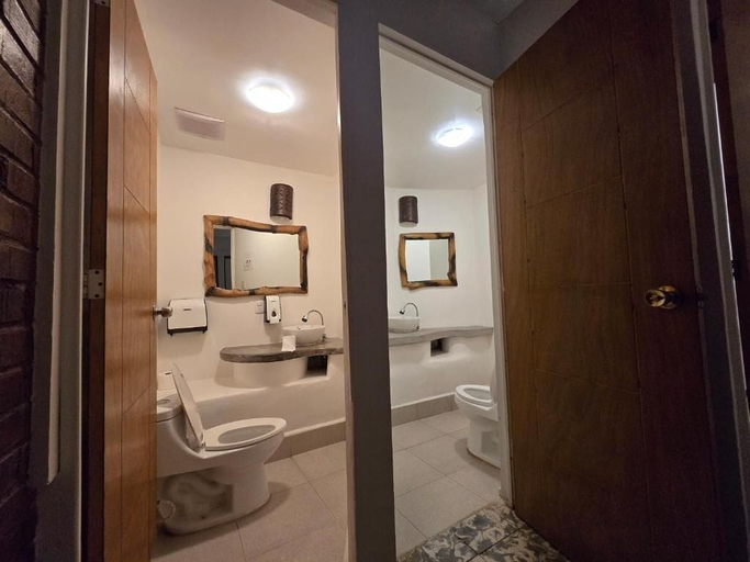 Bathroom 2, Paradiso Nicaragua, Masaya
