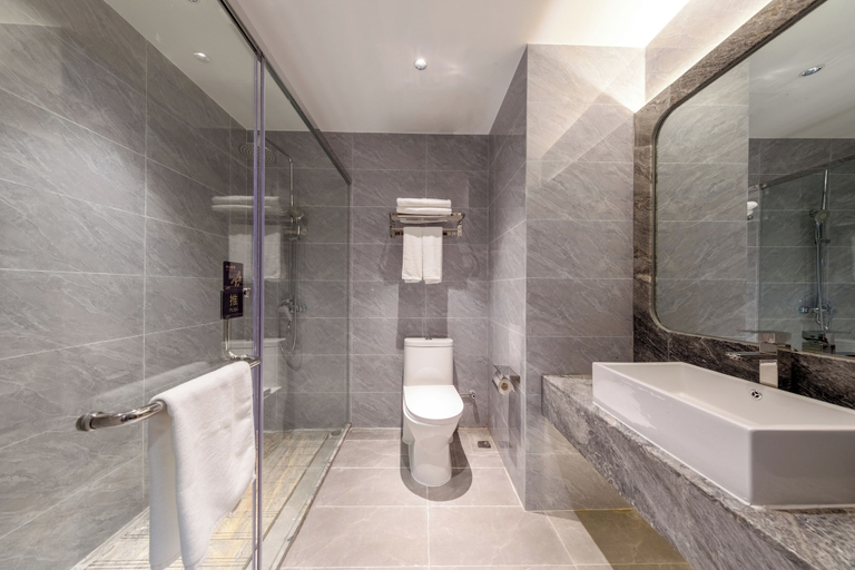 Bathroom 4, Poltton International Apartments - Yangjiang Donghuicheng Plaza, Yangjiang