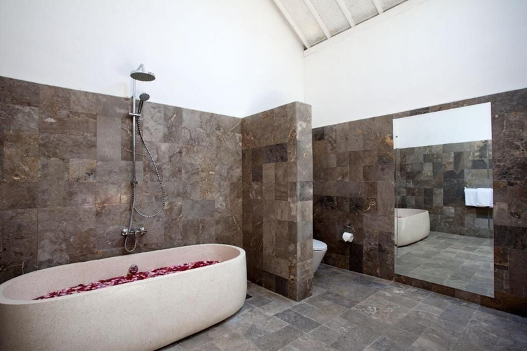 Bathroom 3, Villa Alma, Badung