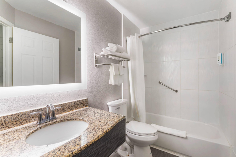 Bathroom 4, Quality Inn Gainesville near University, Alachua