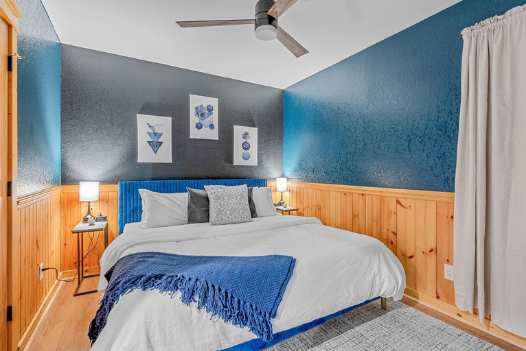 Room 5, The Summit in Mars Hill, Madison