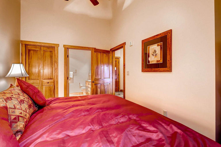 Bedroom 4, Red Hawk 2291, Summit