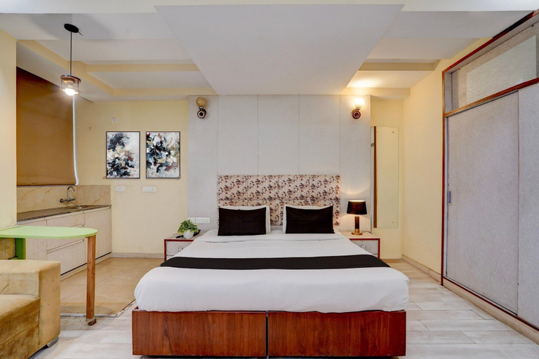 Room 3, Classic With Balcony Near Medanta, Gurgaon