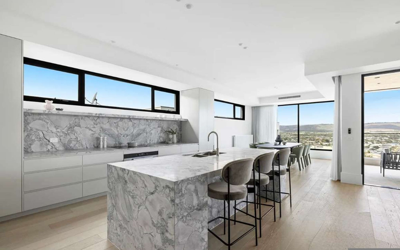 Room 3, El v Luxury in Mount Martha With Gas Heated Pool Bay Views, Melbourne