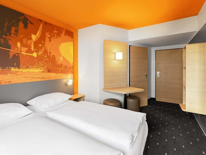 Bedroom 4, B&B HOTEL Essen-City, Essen