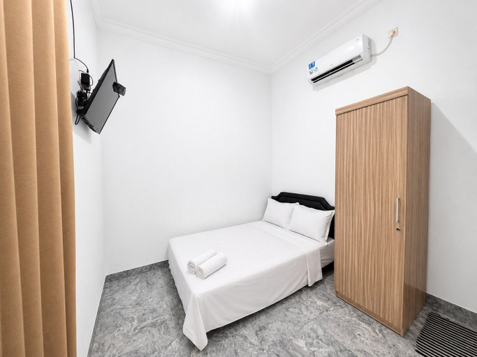 Room 3, Hotel O near Mitra Plumbon Hospital, Cirebon