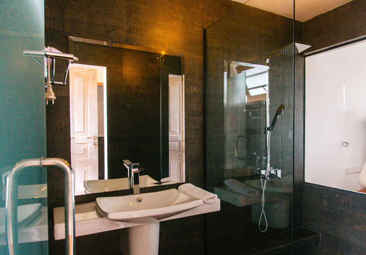 Bathroom 2, Naomi Beach Resort, Weligama