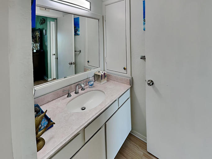 Bathroom 4, Golden Gull, Aransas