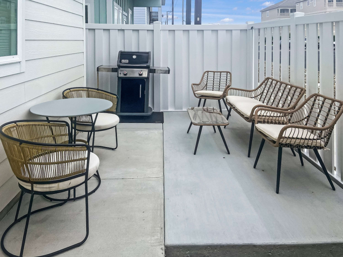 Room 4, Latitude Adjustment Boat Slip Walk to Beach Pool, Nueces