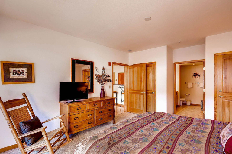 Bedroom 2, Gateway 5069, Summit