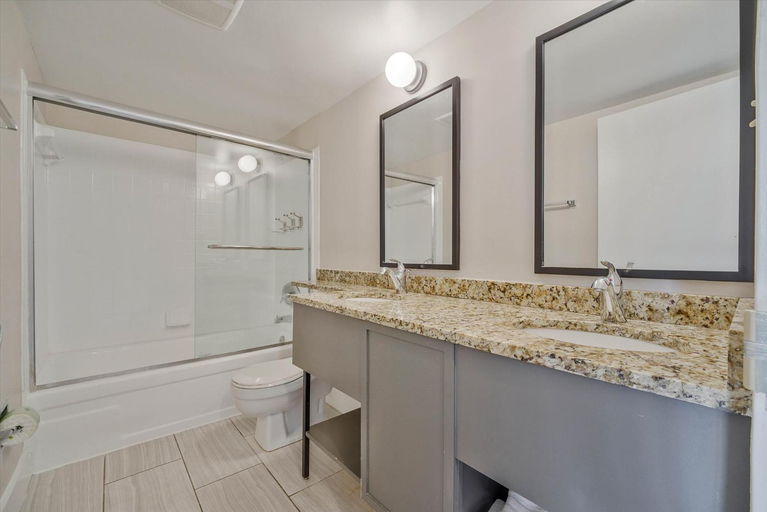 Bathroom 4, Global Luxury Suites at Georgetown, Washington D.C.