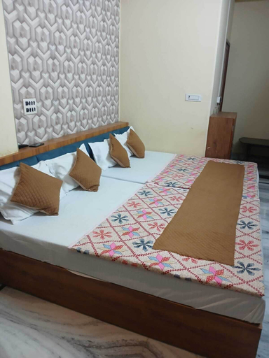 Room 3, Shri Radhakunj Guest house, Varanasi
