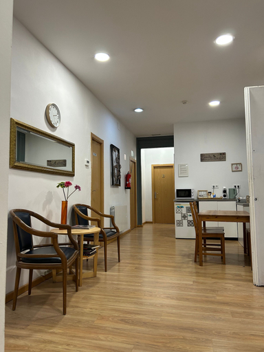 Others 4, Hostal Delfos, Barcelona