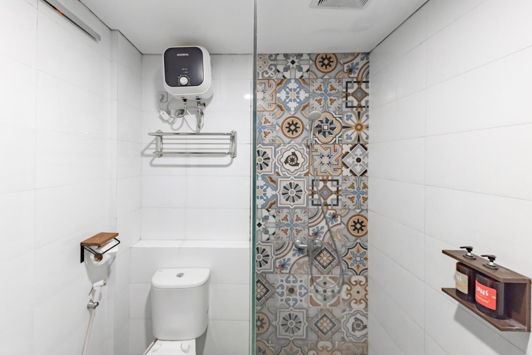 Bathroom, Sans Hotel Good Wish Semarang, Semarang