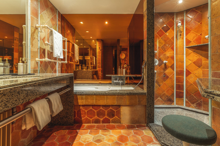 Bathroom 4, Lion d'Or 1774 - Châteaux de la Loire, Loir-et-Cher