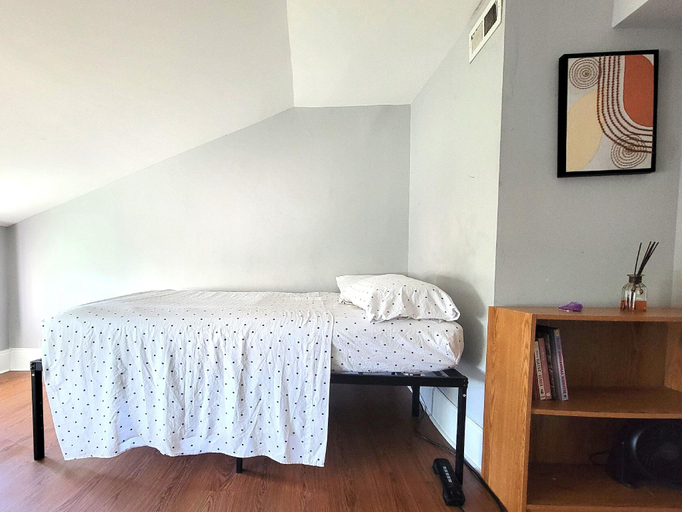Bedroom 3, Budget Bed Room near Downtown, Baltimore