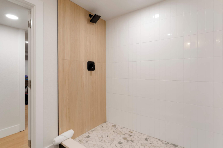 Room 5, Peak State Hot Tub Sauna Arcade, Arapahoe