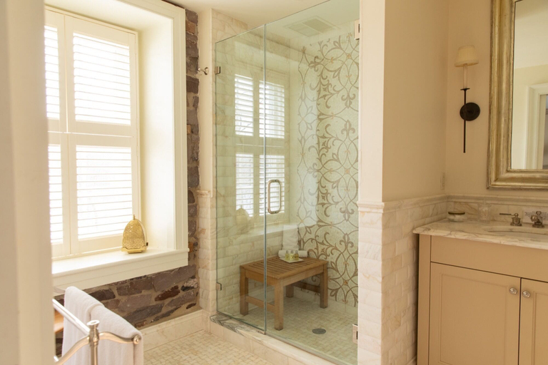 Bathroom 4, Golden Pheasant Inn, Bucks