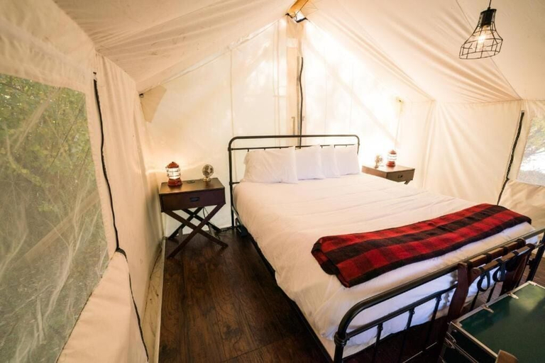 Room 2, Roam Echo Island RV Resort, Summit