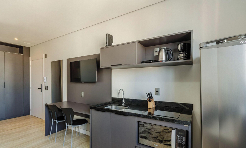 Private kitchen, Studio w/ Pool Close to Ccmq Tco1215, Porto Alegre