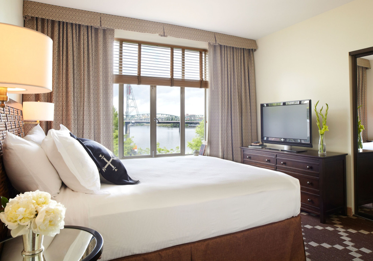 Bedroom 3, RiverPlace Hotel, Multnomah