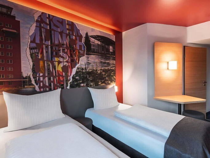 Bedroom 2, B&B Hotel München-Messe, München