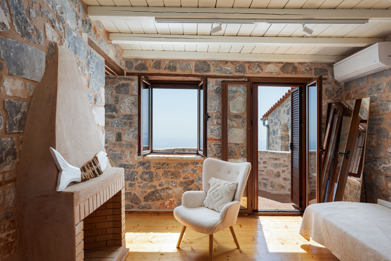 Room 3, Pirgos Petropoulea, Peloponnese