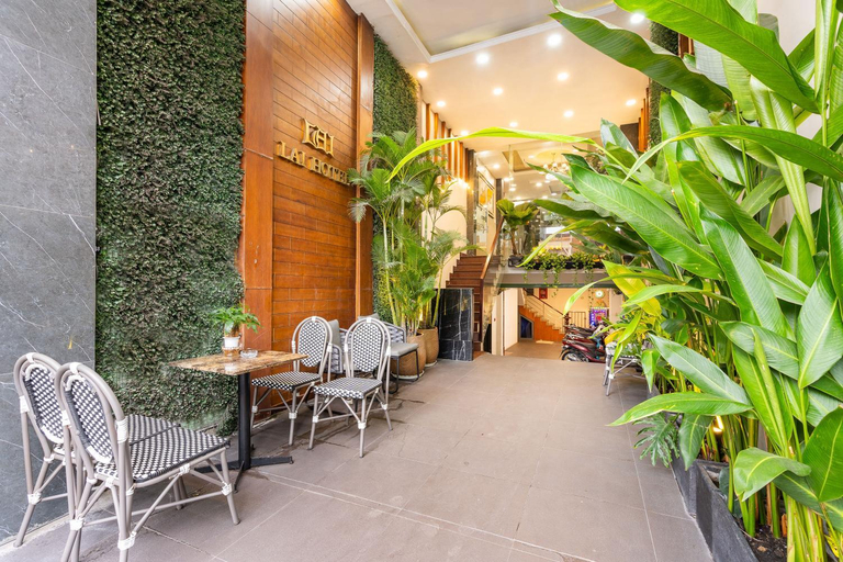 Food & Drinks 5, Lai Hotel Phan Dinh Phung - Near Tan Dinh Church & District 1, Phú Nhuận