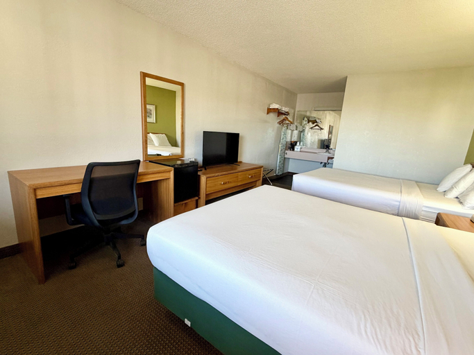 Bedroom 4, Americas Best Value Inn St. Ignace, Mackinac