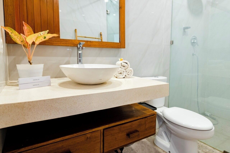 Bathroom 4, Floro Villa Canggu by Dhananjaya Hospitality, Badung