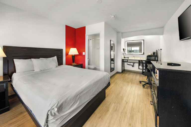 Bedroom 3, Ramada by Wyndham Ontario, San Bernardino
