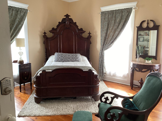 Bedroom 2, Regina's Country Livin', Shelby