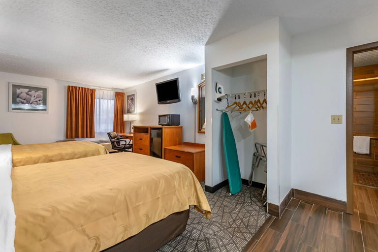 Bedroom 3, Quality Inn Austintown - Youngstown West, Mahoning