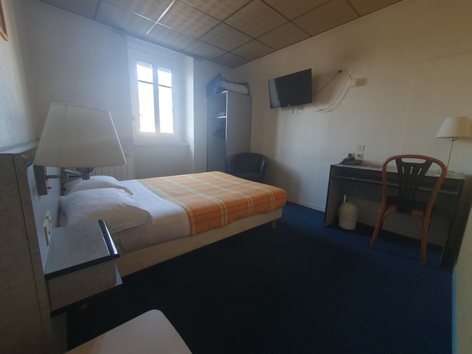 Bedroom 3, Hôtel Terminus, Ille-et-Vilaine