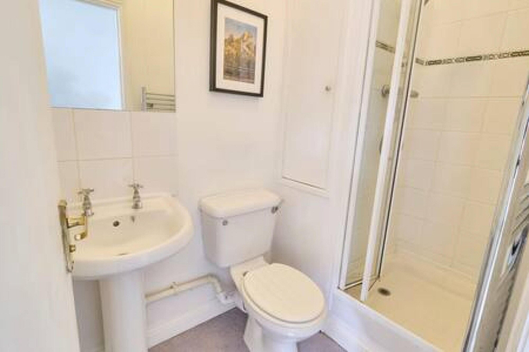 Bathroom 4, Host Stay Queen s Corner, Kent