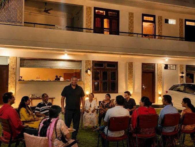 Outdoor dining, Rangoli Garden Homestay, Varanasi