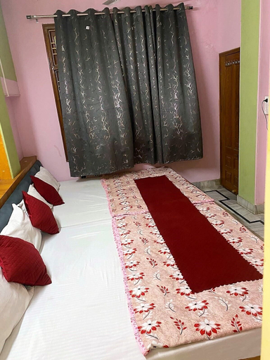 Room 4, Shri Radhakunj Guest house, Varanasi